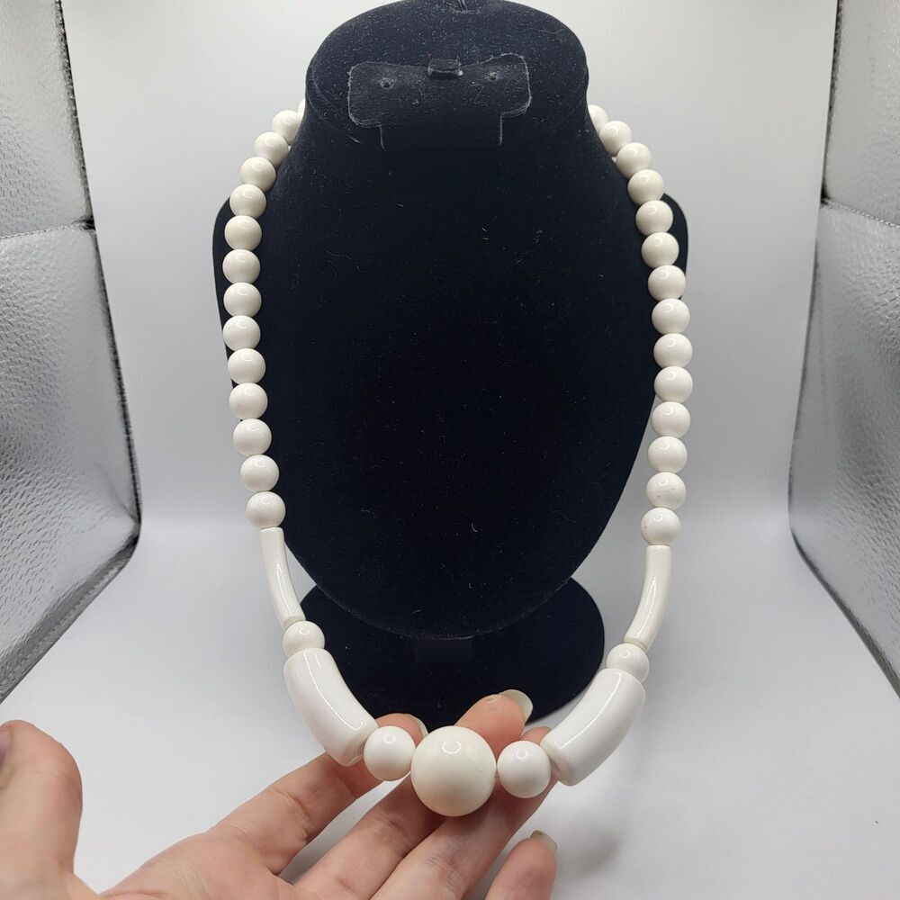 Vintage 60s Chunky White Bohemian Minimalist Necklace 23in
